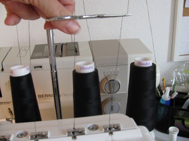 cutting threads on my serger, overlocker, to thread serger with a different color, 060