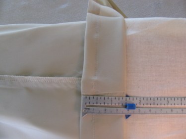 measuring to hem the lining, hem pants and skirts, 074