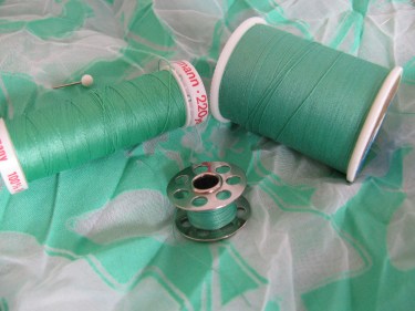 thread that matches dress to serge hem, 309