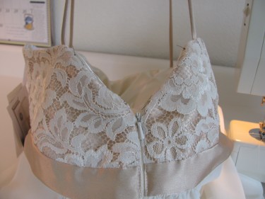 sewing blog 648 dress turned right side out and hanging on a hanger, sewing blog 648