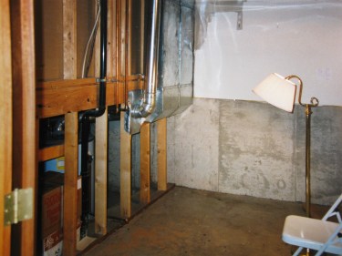 Coronado laundry room, 666