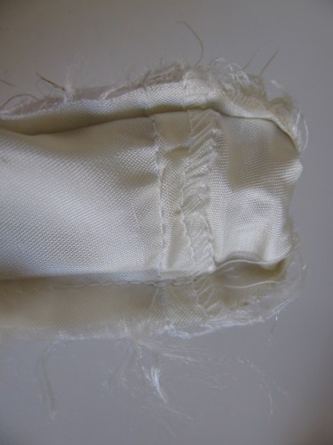 photo of the lining on a wide shoulder strap