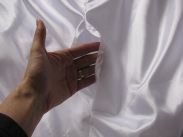 opening the lining of the bubble dress, 943