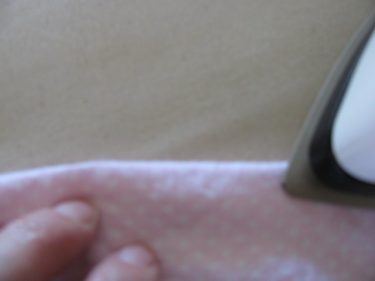 press the edges of baby blanket, 1018