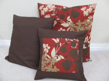 3 outdoor pillows fast, 1271