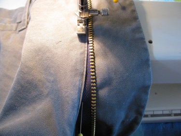 stitch in new zipper, 7136