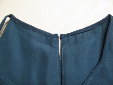 8168, mark the new seamline of the back of the dress, how to raise the waistline without removing the zipper