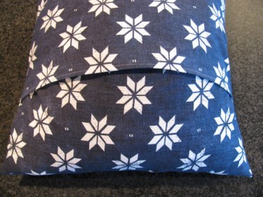 9179, the back of the pillow cover with the insert inside, snowflake cover
