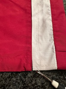 9681, the 2 edges should meet in case you need to replace the zipper in the pants, how to fix a ripped hem